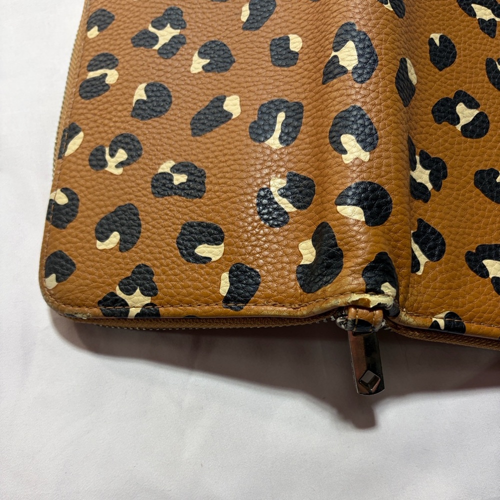 Thirty one all about the Benjamin’s wallet cheetah print - Picture 5 of 9